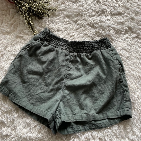 Universal Thread Pants - ✨3/$12✨Universal Thread Green Shorts